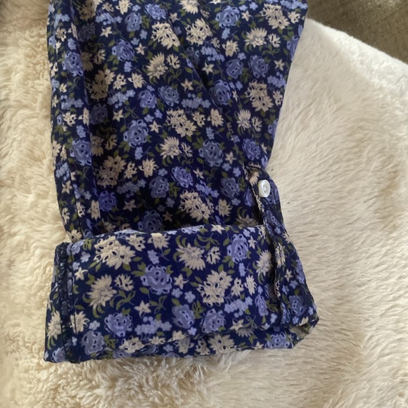 Tommy Hilfiger Women’s Button Down Floral Shirt. Size Medium - Picture 7 of 7
